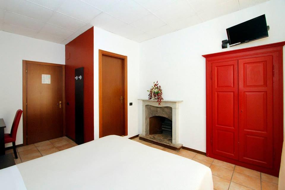 Albergo Maccagno Exterior photo